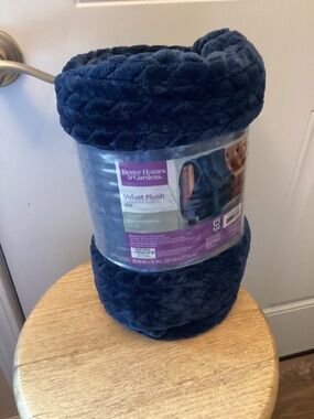 NEW Better Homes & Gardens Velvet Plush Throw Oversized